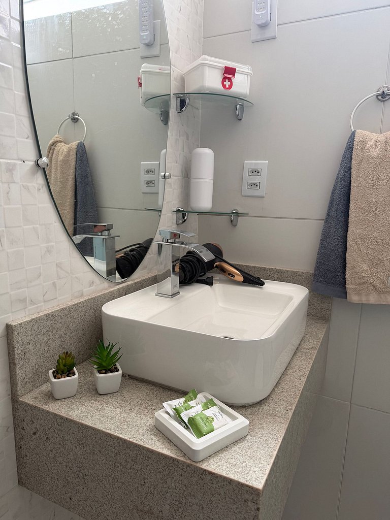Apê 102, 2 quartos, Térreo | WiFi | JC STAYS